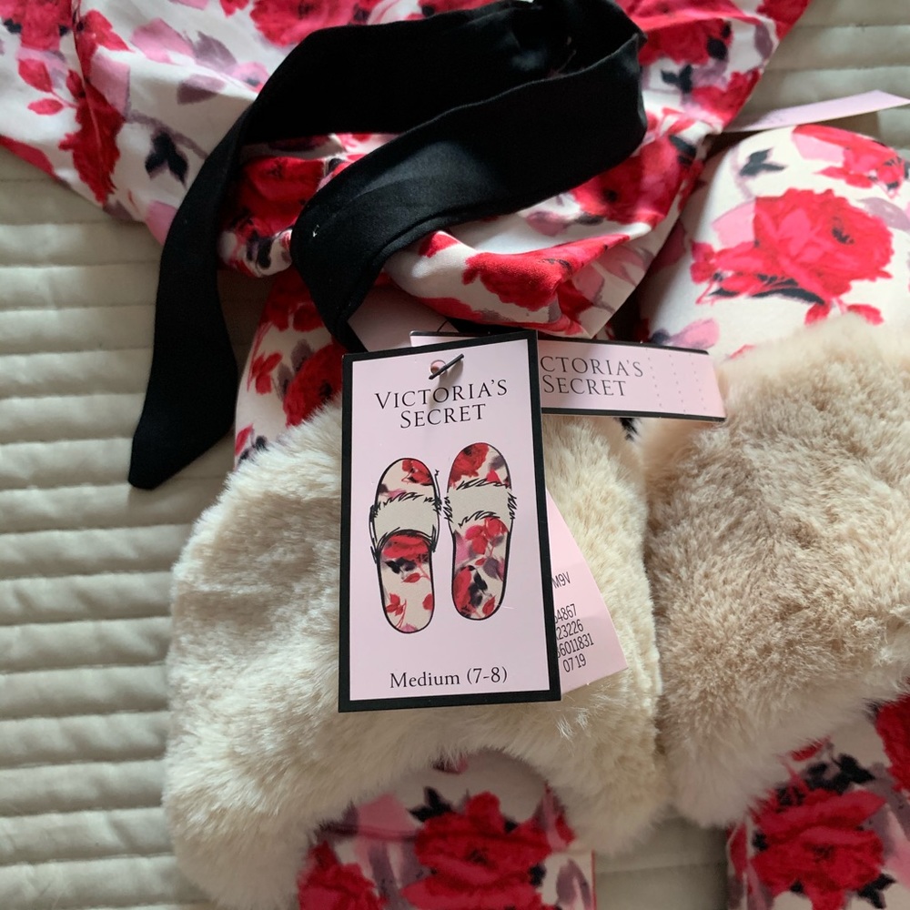 VS Satin Slippers Medium 7-8.